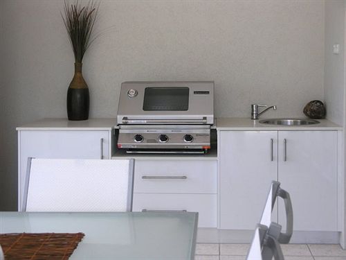 ホテル Island Views Beachfront Apartments