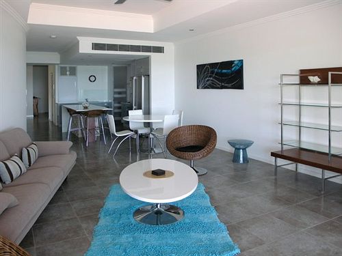 ホテル Island Views Beachfront Apartments