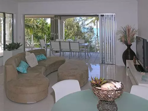 ホテル Island Views Beachfront Apartments