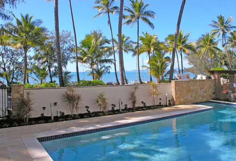 ホテル Island Views Beachfront Apartments