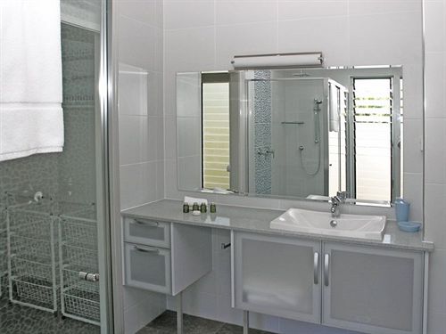 ホテル Island Views Beachfront Apartments