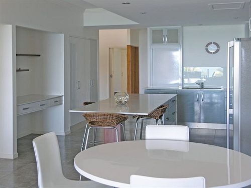 ホテル Island Views Beachfront Apartments