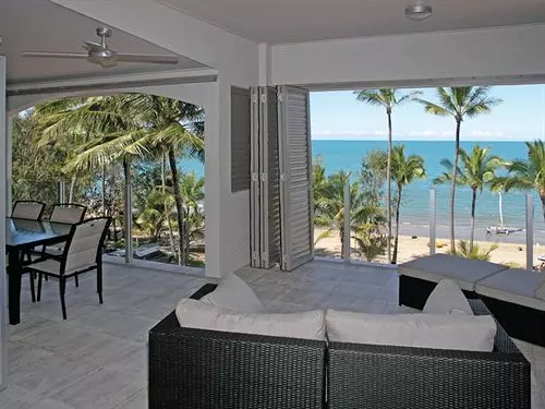 ホテル Island Views Beachfront Apartments