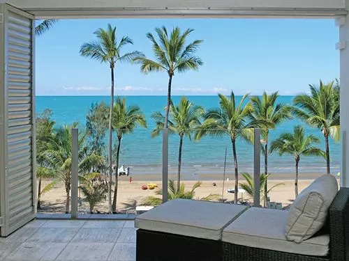 ホテル Island Views Beachfront Apartments