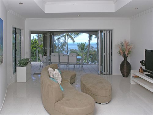 ホテル Island Views Beachfront Apartments