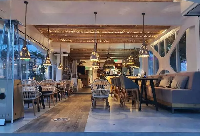 Отель King's Suites