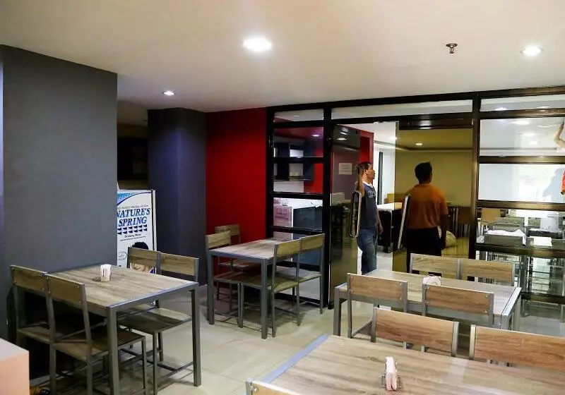 Hotel Travelbee Business Inn