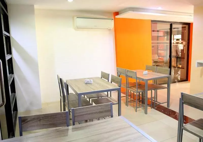 Hotel Travelbee Business Inn