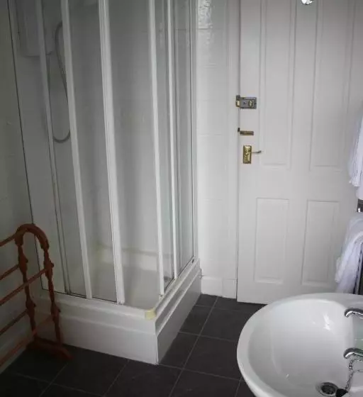 پانسیون Canadale Guest House