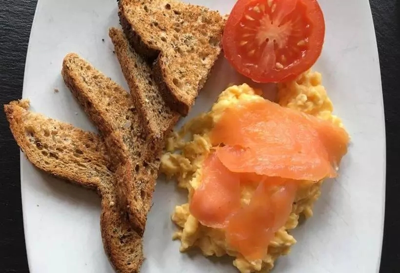 پانسیون Canadale Guest House