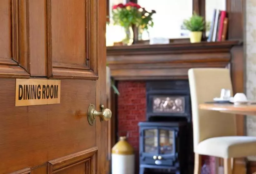 پانسیون Canadale Guest House