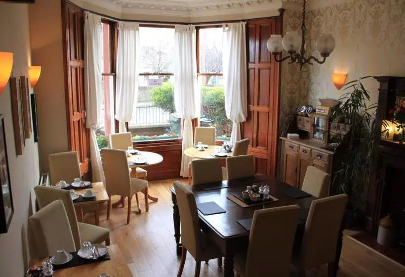 پانسیون Canadale Guest House