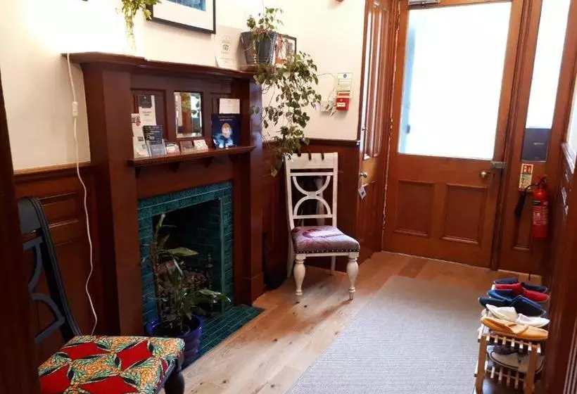 پانسیون Canadale Guest House