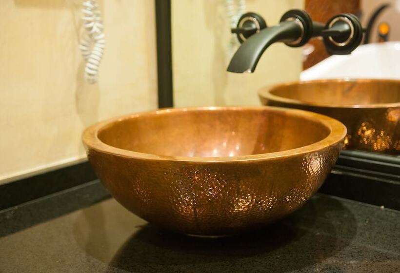 The Royal Senchi Hotel And Resort