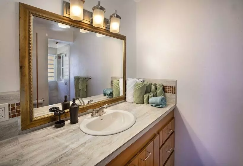 White Bay Villas And Beach Club