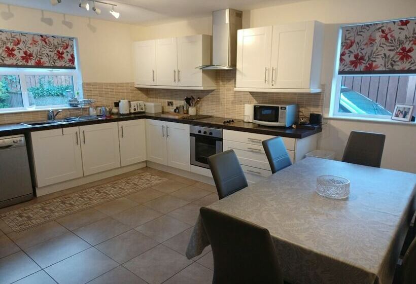 3bd Home From Home In Newtownabbey