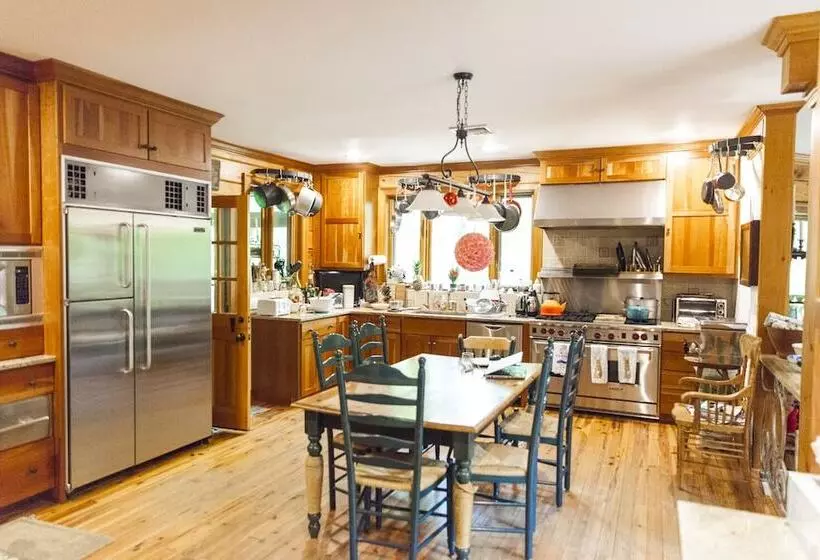 Aamiaismajoitus (B&B) Honey Maple Grove Bnb