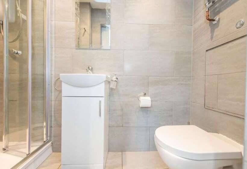 Отель Oyo Five Seasons  Liverpool City L7