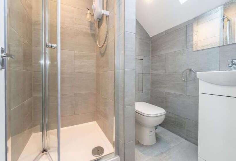 Отель Oyo Five Seasons  Liverpool City L7