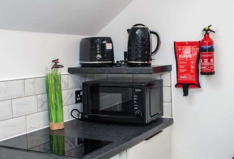 Отель Oyo Five Seasons  Liverpool City L7