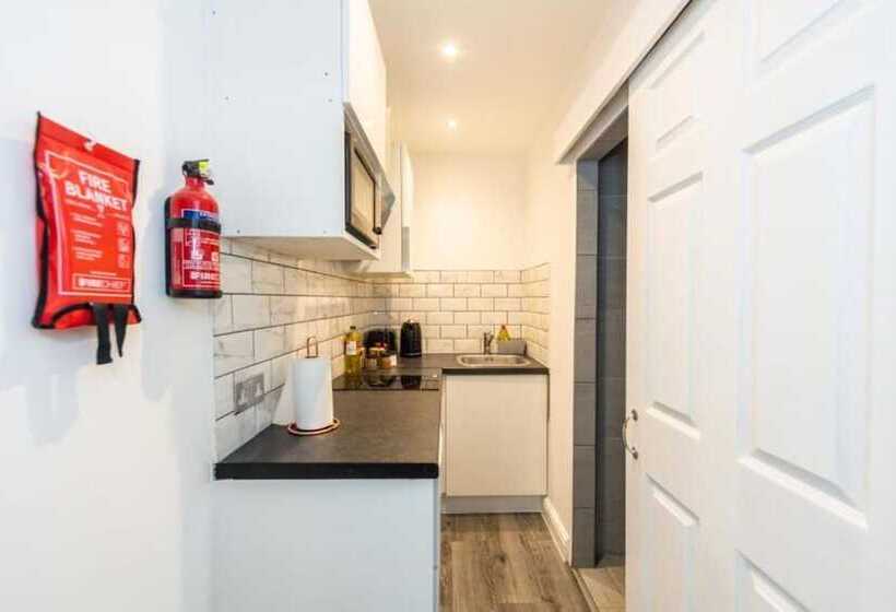 Отель Oyo Five Seasons  Liverpool City L7