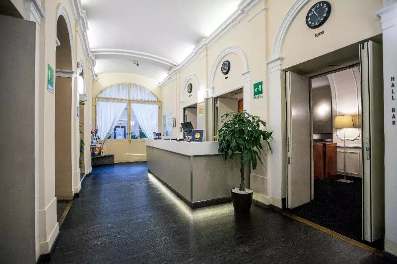 هتل Urbani