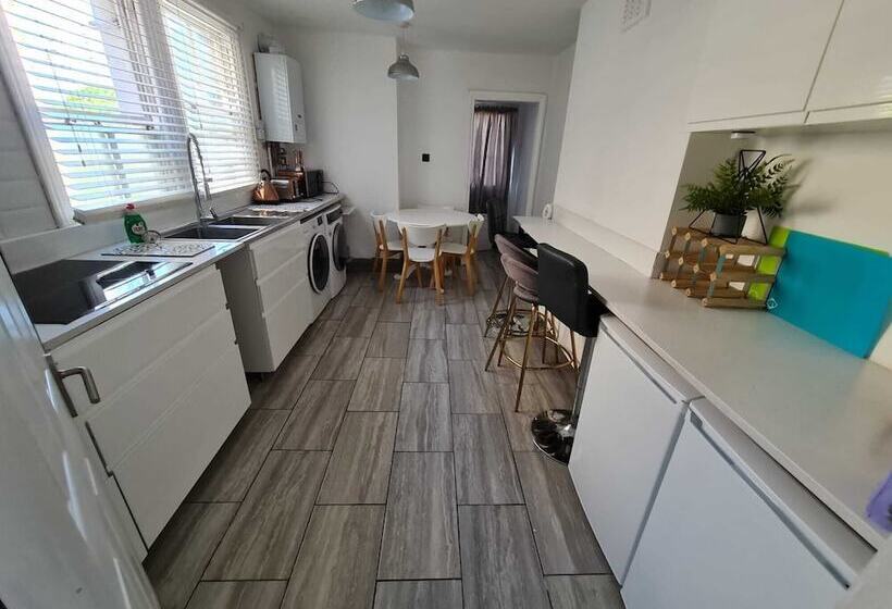 Резиденция 3 Bed House In London Self Contained In Ladywell