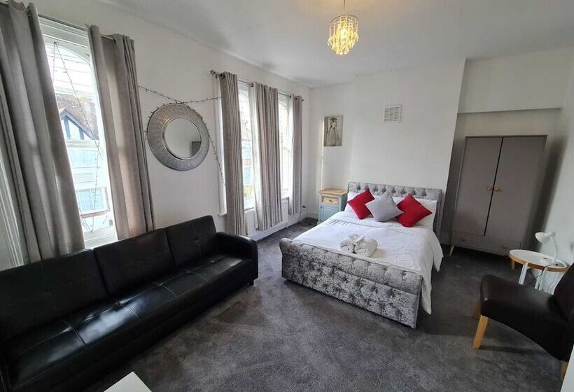 Резиденция 3 Bed House In London Self Contained In Ladywell