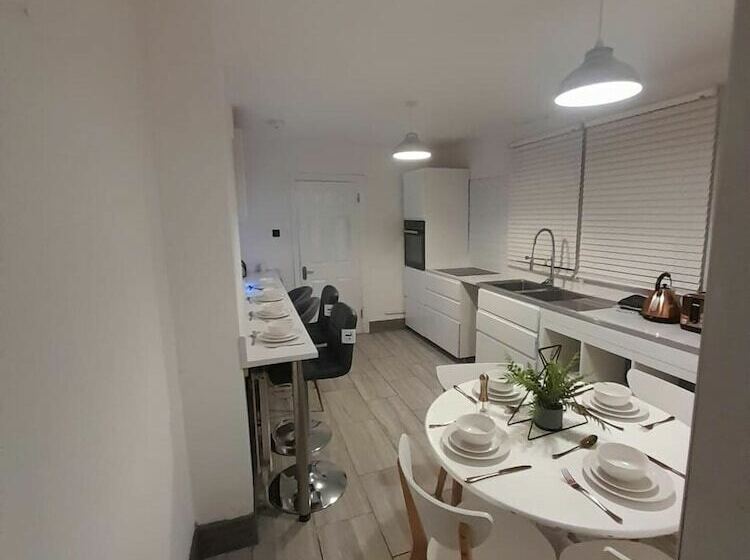 Резиденция 3 Bed House In London Self Contained In Ladywell