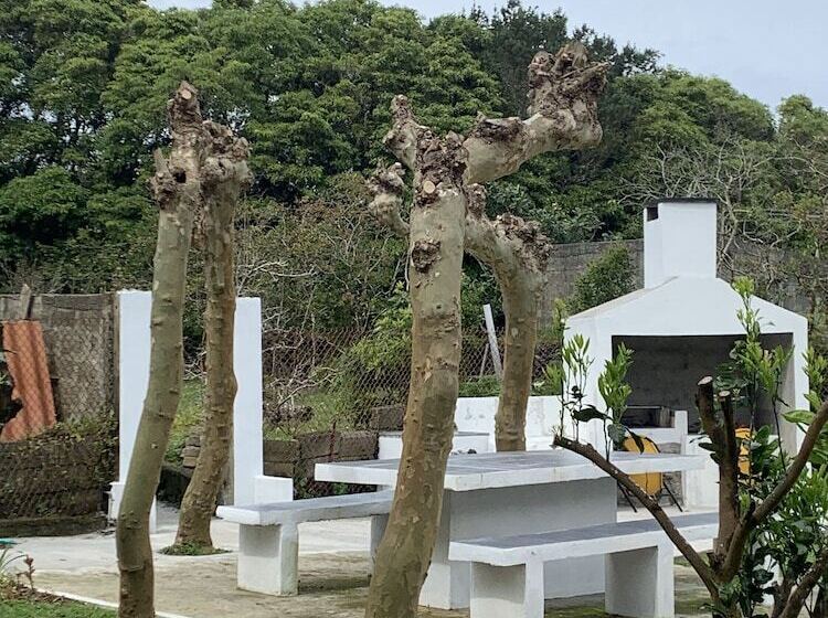 اقامتگاه Charming 3 Bed House