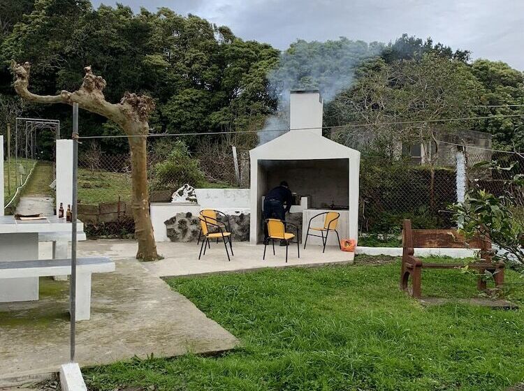 اقامتگاه Charming 3 Bed House