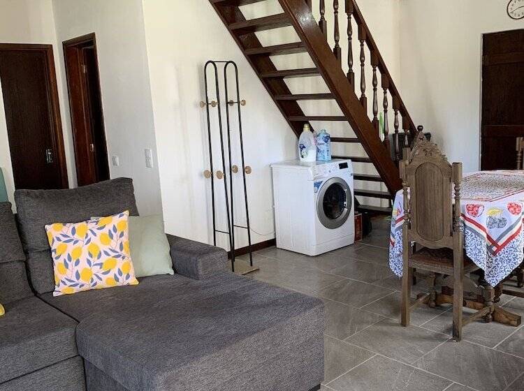 اقامتگاه Charming 3 Bed House