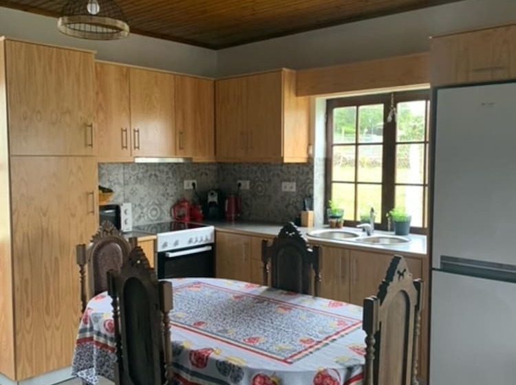 اقامتگاه Charming 3 Bed House