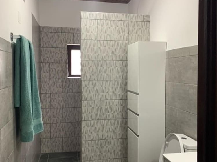 اقامتگاه Charming 3 Bed House