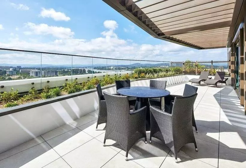 Hotelli Meriton Suites Canberra