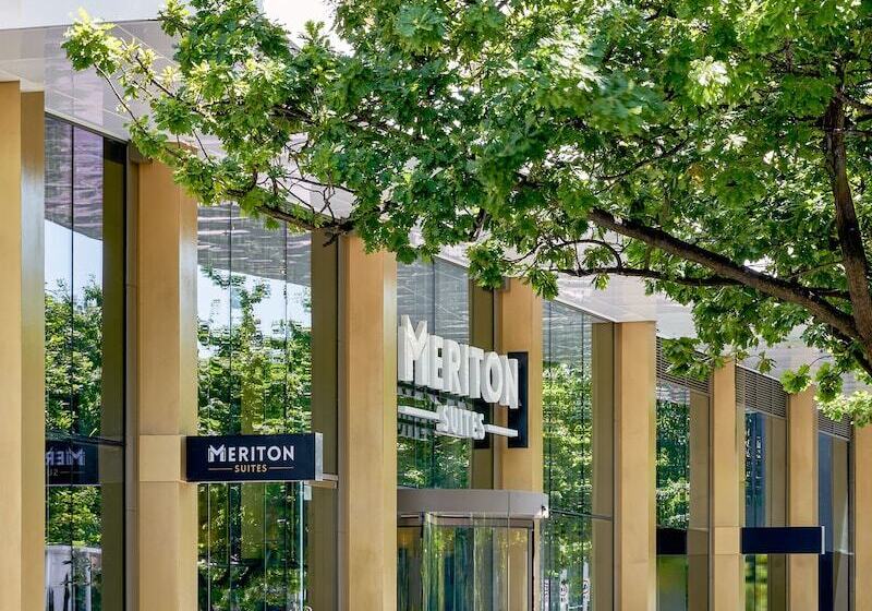 Hotel Meriton Suites Canberra