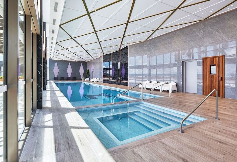 Hotel Meriton Suites Canberra