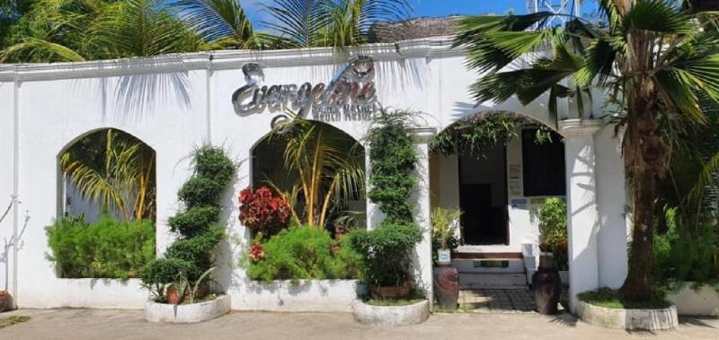 Hotell Reddoorz @ Evangeline Beach Resort