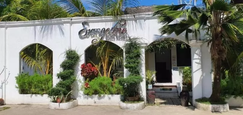 Hotelli Reddoorz @ Evangeline Beach Resort