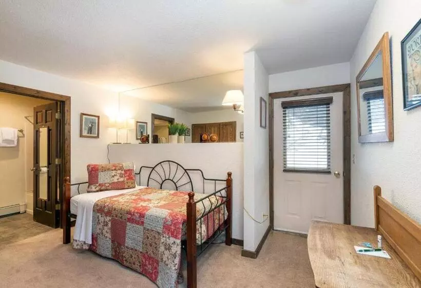 Manitou Lodge 5 Hotel Room By Alpine Lodging Telluride