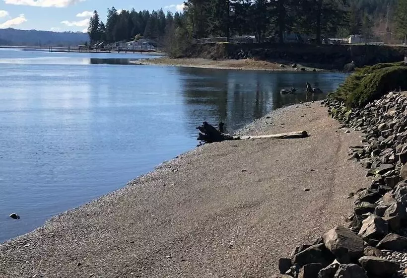 Motelli Watefront At Potlatch