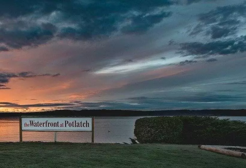 Motelli Watefront At Potlatch