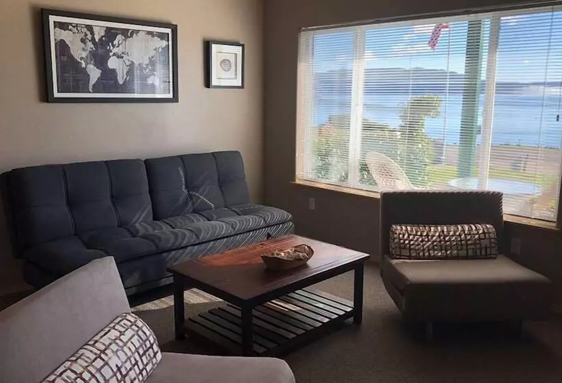 Motelli Watefront At Potlatch