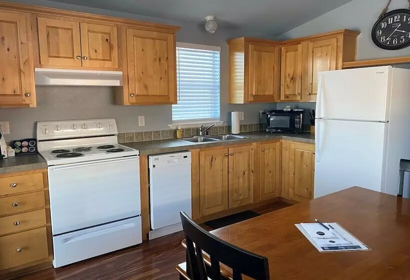 Motelli Watefront At Potlatch