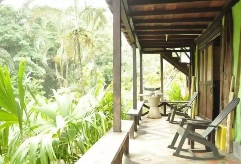 Retkeilymaja Acuali Eco Hostal
