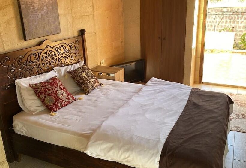 هتل Aladino Cave Suites