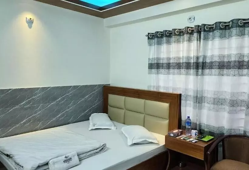 هتل Cox Rotana