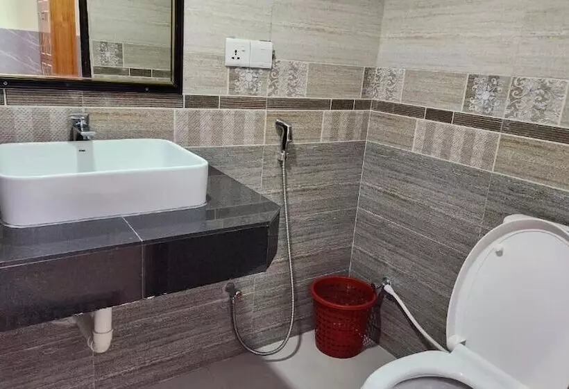 هتل Cox Rotana