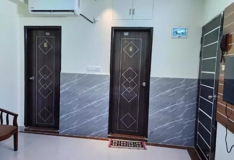 هتل Cox Rotana