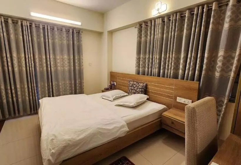 هتل Cox Rotana
